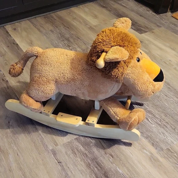 ADORABLE! Plush Lion Wood Rocking Horse With Sounds🦁🐎 - Picture 2 of 6